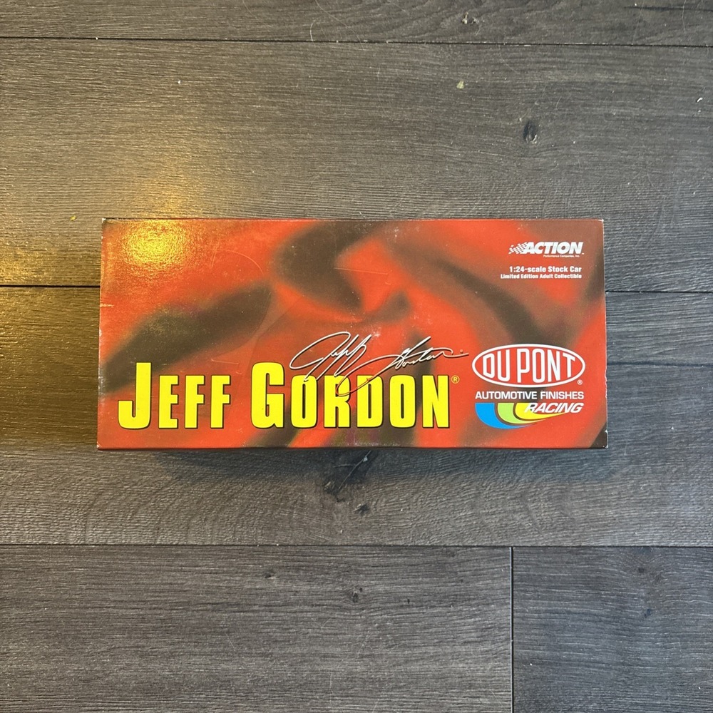 Jeff Gordon #24 DuPont / Charlotte May 2000 Monte Carlo 1:24-Scale Stock Car